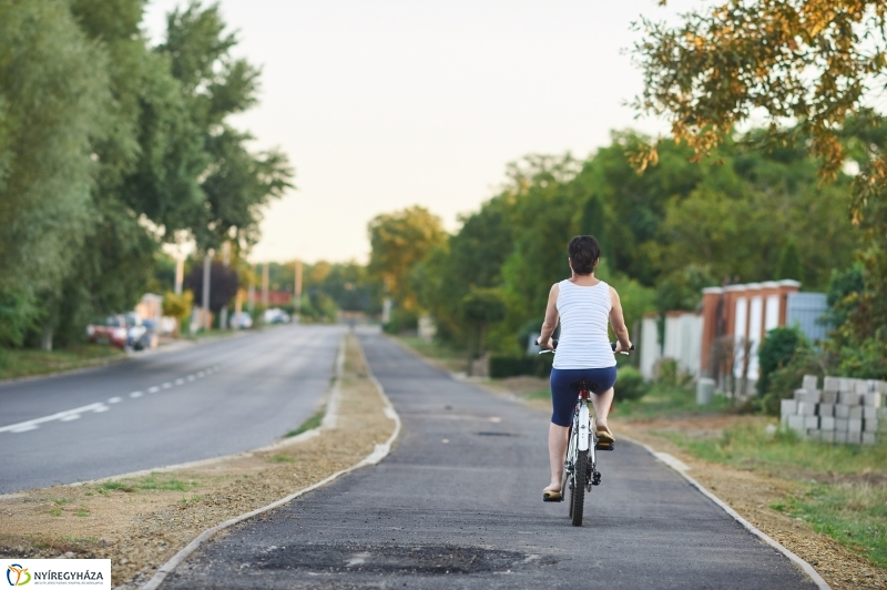 Járda és kerékpárút fejlesztés - fotó Szarka Lajos