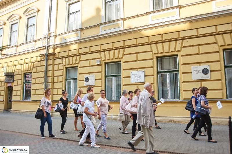 Alzheimer séta a belvárosban - fotó Szarka Lajos