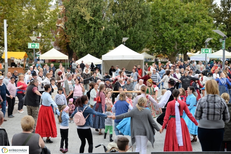 A Szabolcs Néptáncegyüttes fellépése a Tirpák Fesztiválon