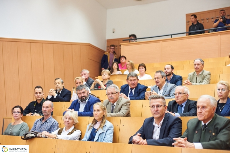 Botanikus konferencia az egyetemen - fotó Szarka Lajos