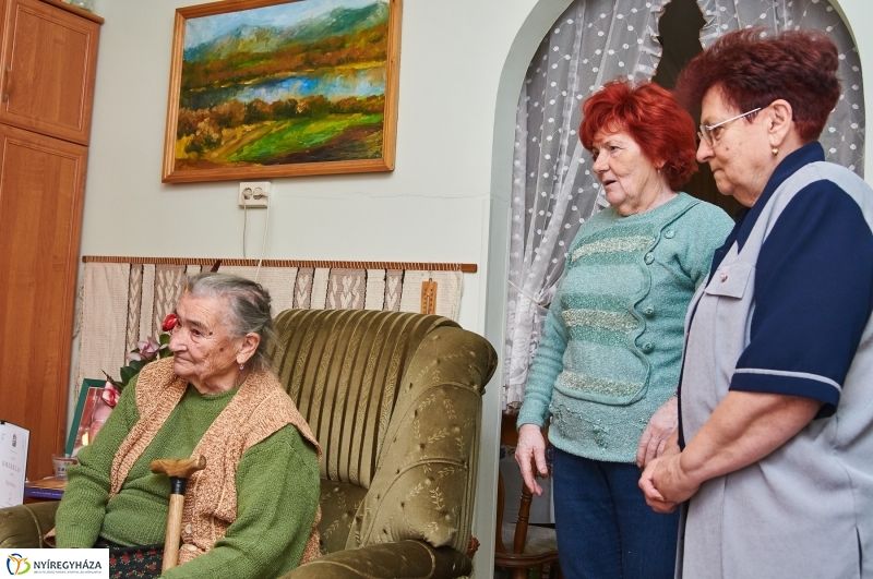 Szépkorú köszöntése Hegyi Miklósné - fotó Szarka Lajos