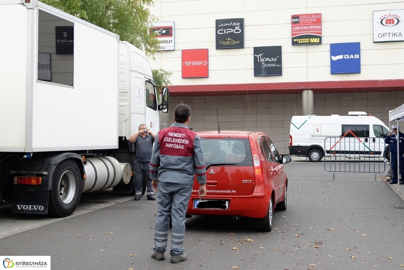 A járművek őszi-téli átállását segítő akció-fotó Trifonov Éva