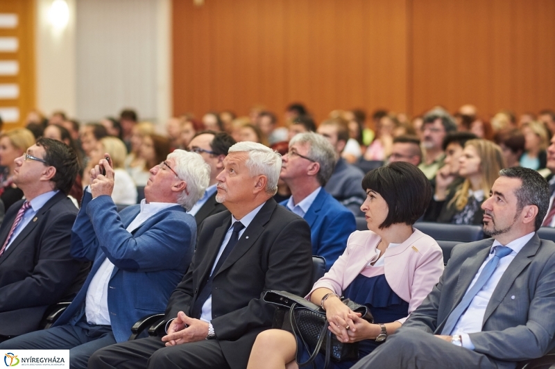 Határtalan tudomány az egyetemen - fotó Szarka Lajos