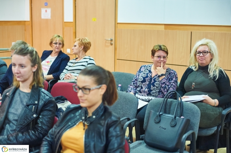 Előadás az idősellátásról - fotó Szarka Lajos