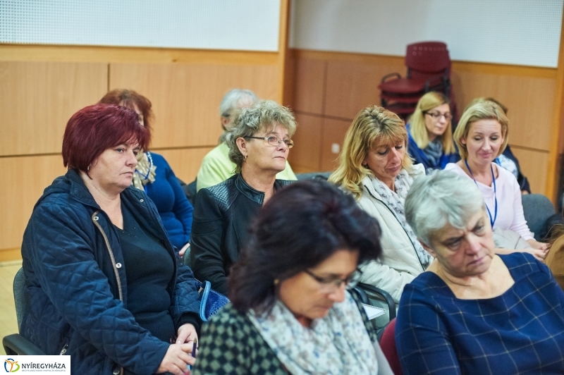 Előadás az idősellátásról - fotó Szarka Lajos