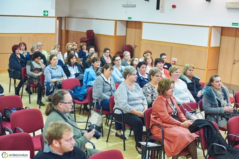 Előadás az idősellátásról - fotó Szarka Lajos