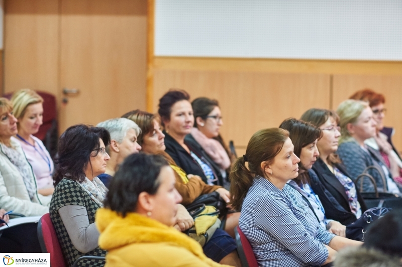 Előadás az idősellátásról - fotó Szarka Lajos