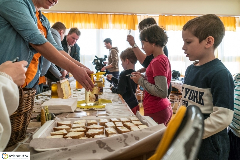 Mézes reggeli a Kertvárosi Iskolában - fotó Kohut Árpád