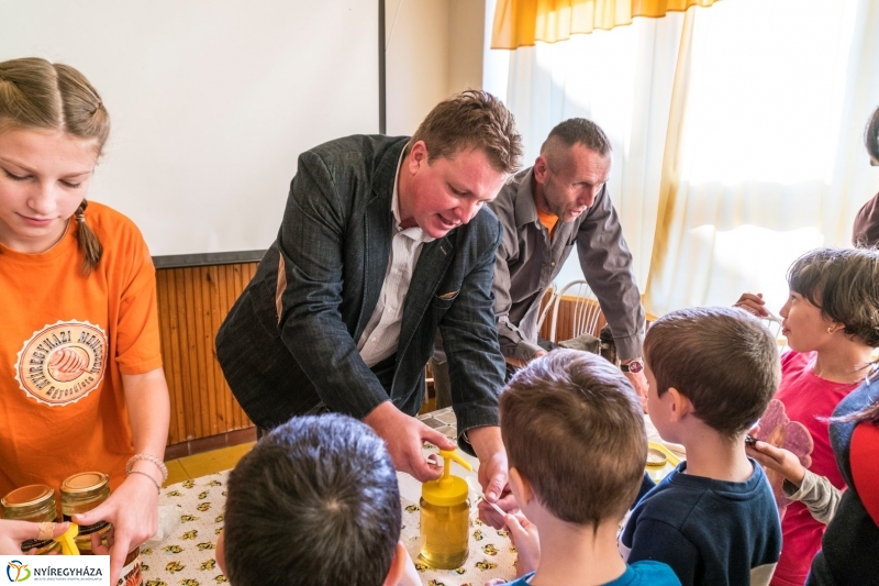 Mézes reggeli a Kertvárosi Iskolában - fotó Kohut Árpád