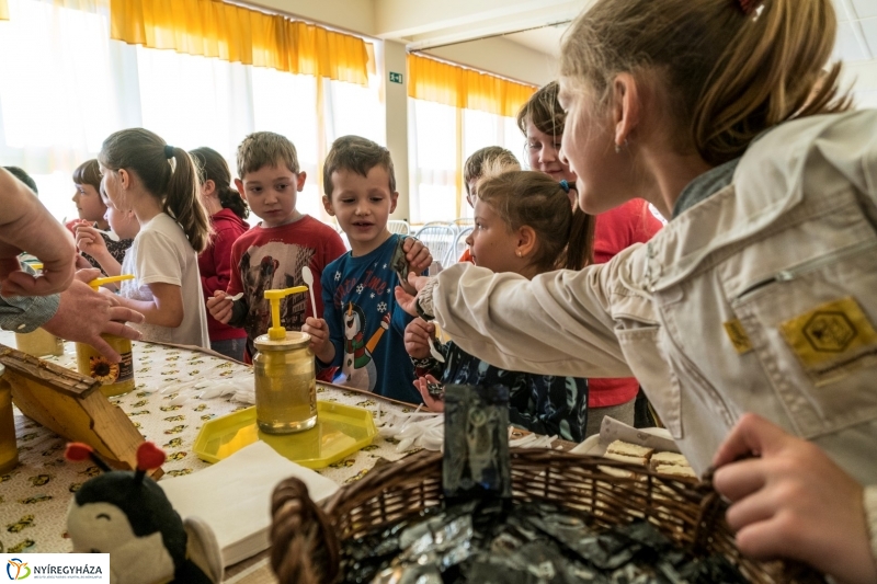 Mézes reggeli a Kertvárosi Iskolában - fotó Kohut Árpád