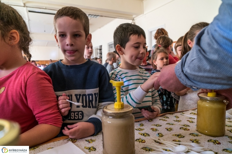 Mézes reggeli a Kertvárosi Iskolában - fotó Kohut Árpád