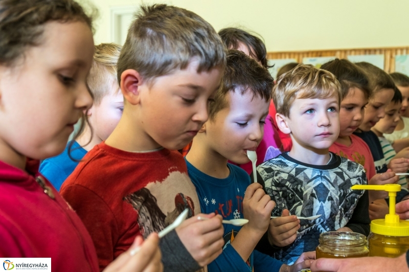 Mézes reggeli a Kertvárosi Iskolában - fotó Kohut Árpád