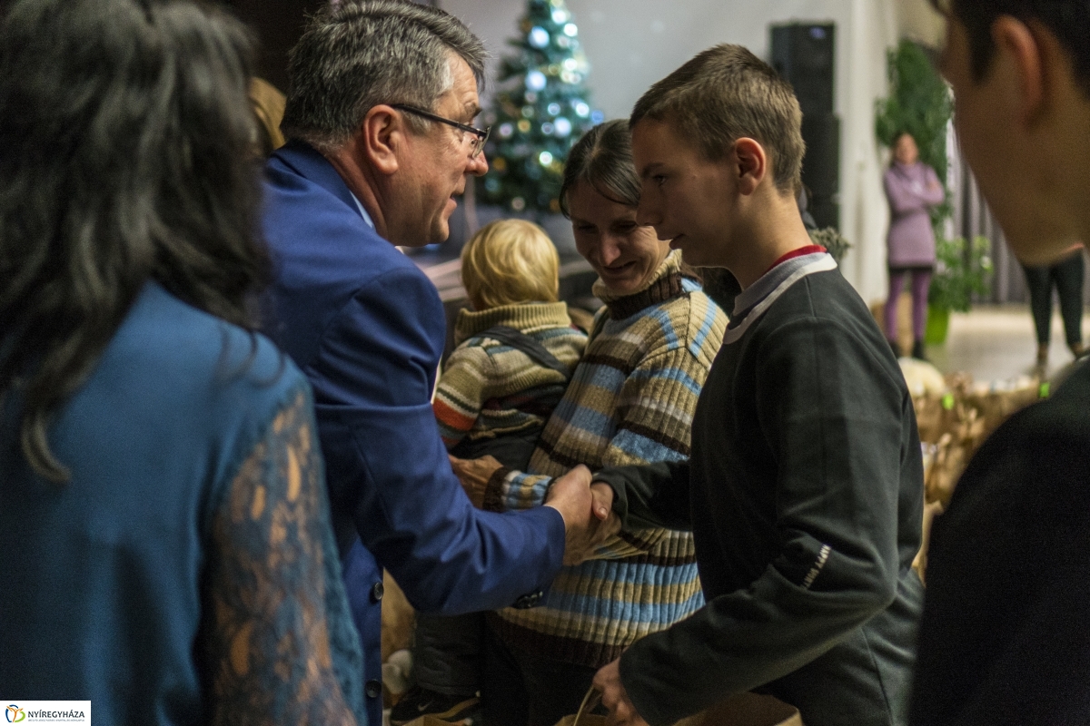 Karácsonyi műsor és ajándákosztás a VMKK-ban - fotó Kohut Árpád