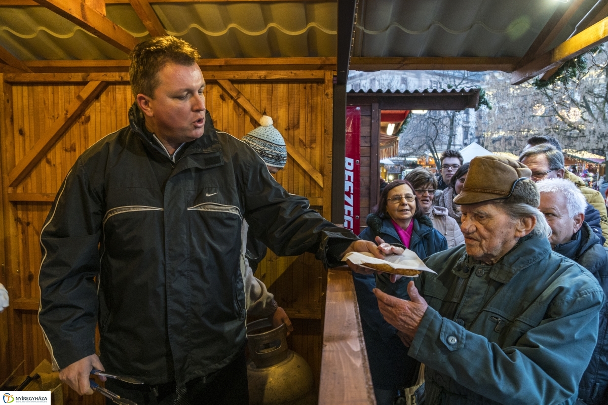 Lapcsánka osztás - fotó Kohut Árpád