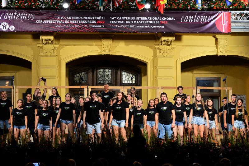 A Cantemus Nemzetközi Kórusfesztivál folklór estje a Kossuth téren