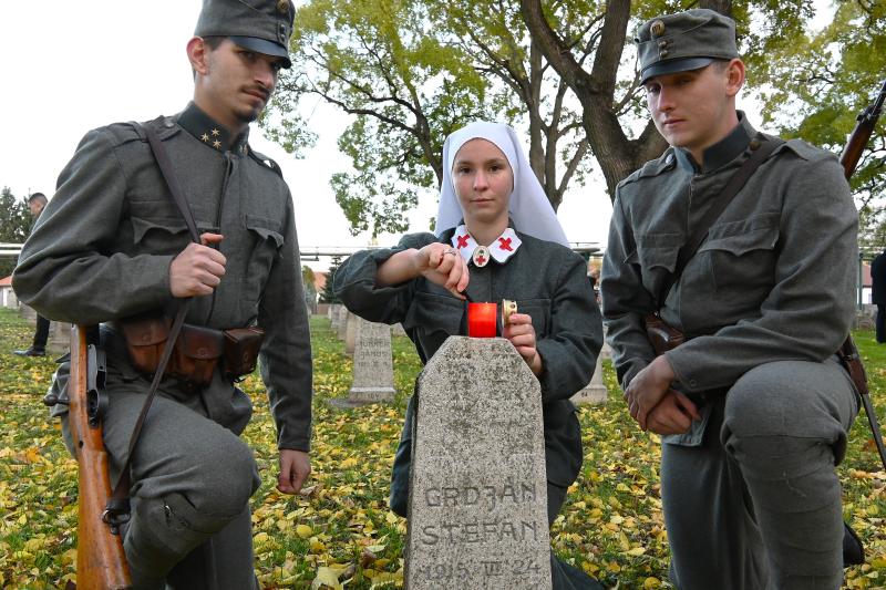 A hősökre emlékeztek a Hősök temetőjében