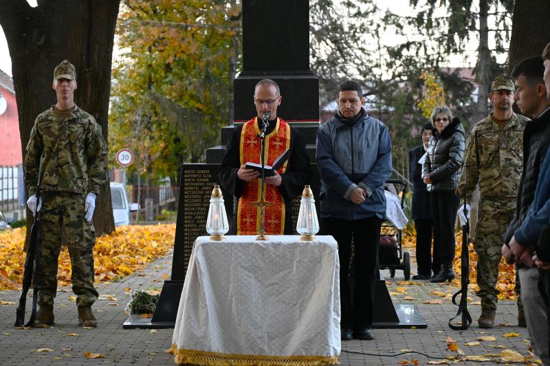 A hősökre emlékeztek a Hősök temetőjében