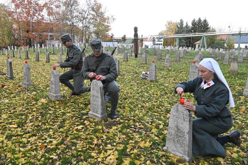 A hősökre emlékeztek a Hősök temetőjében