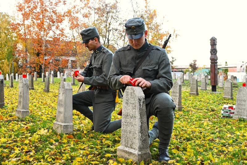 A hősökre emlékeztek a Hősök temetőjében