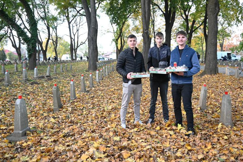 A hősökre emlékeztek a Hősök temetőjében