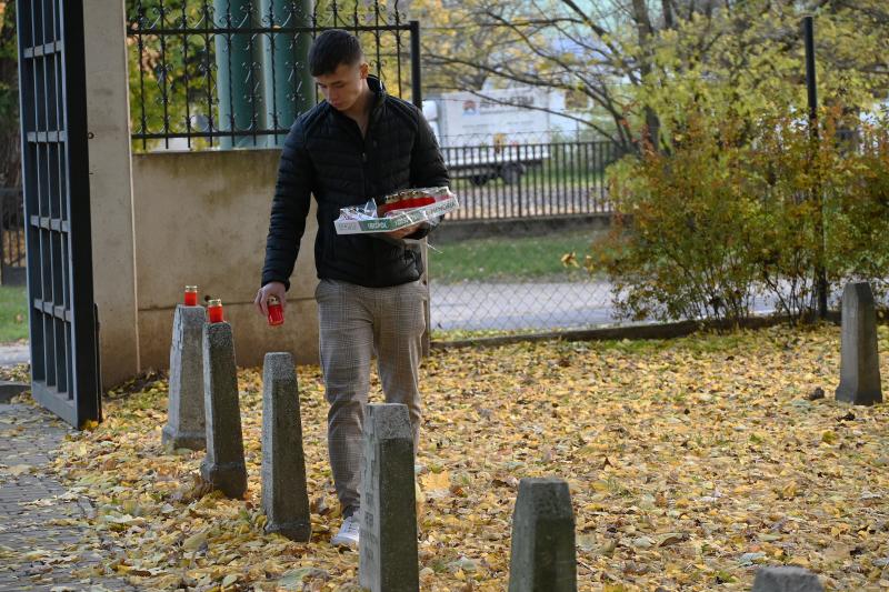 A hősökre emlékeztek a Hősök temetőjében