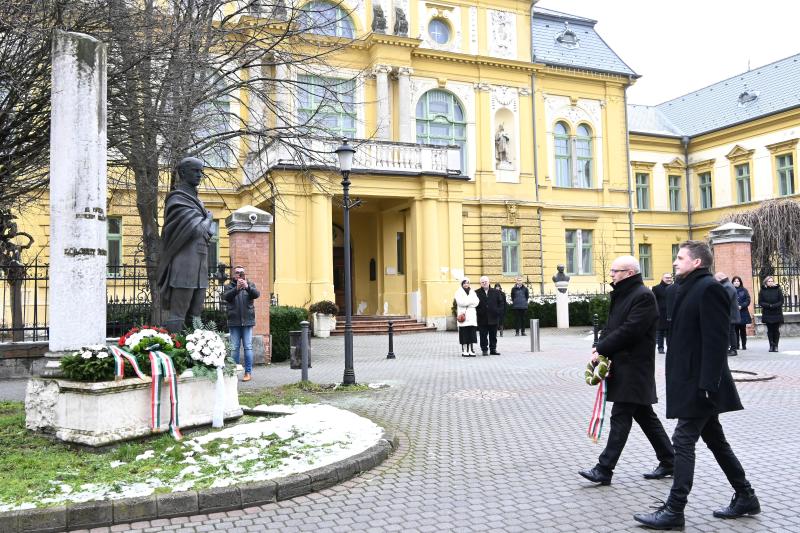 A Magyar Kultúra Napja - koszorúzás a Vármegyeháza bejáratánál