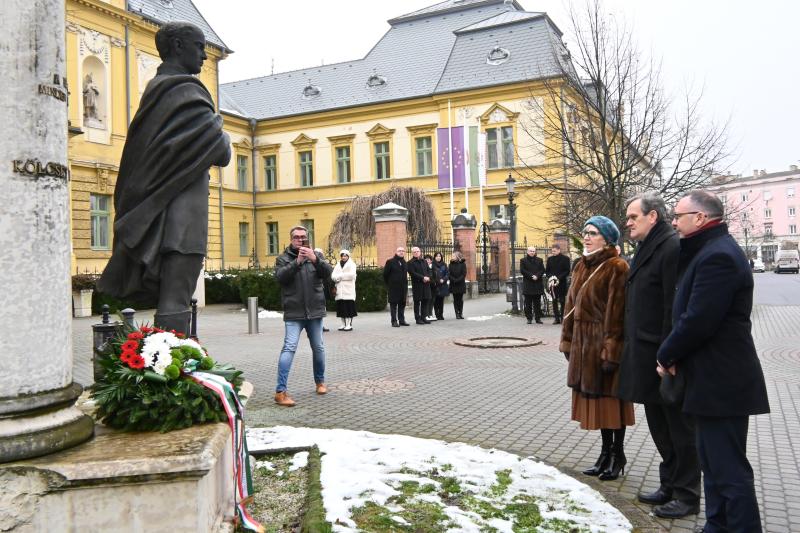 A Magyar Kultúra Napja - koszorúzás a Vármegyeháza bejáratánál