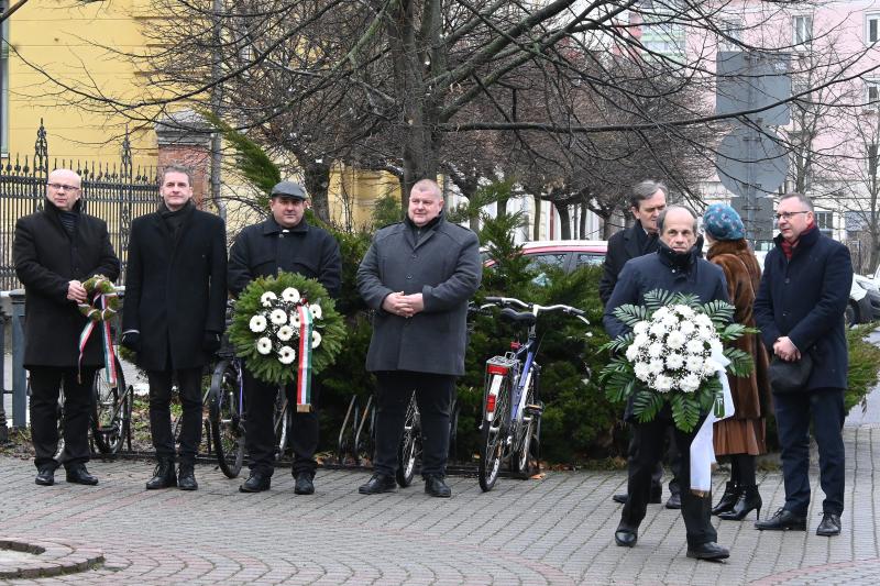 A Magyar Kultúra Napja - koszorúzás a Vármegyeháza bejáratánál