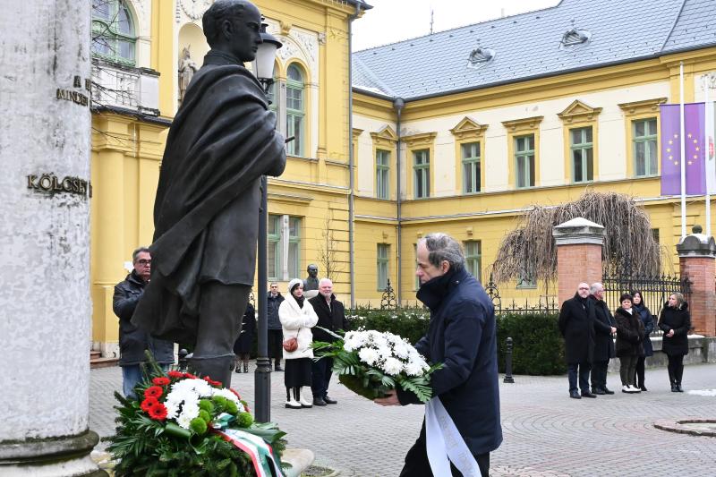 A Magyar Kultúra Napja - koszorúzás a Vármegyeháza bejáratánál