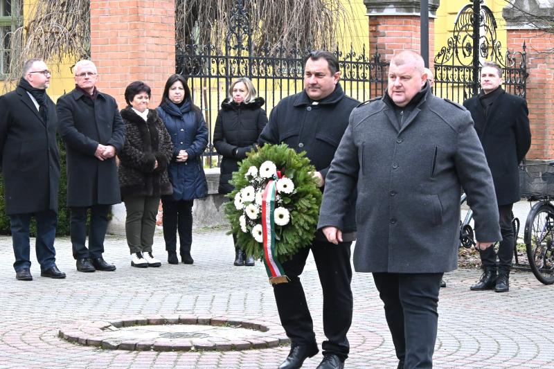 A Magyar Kultúra Napja - koszorúzás a Vármegyeháza bejáratánál