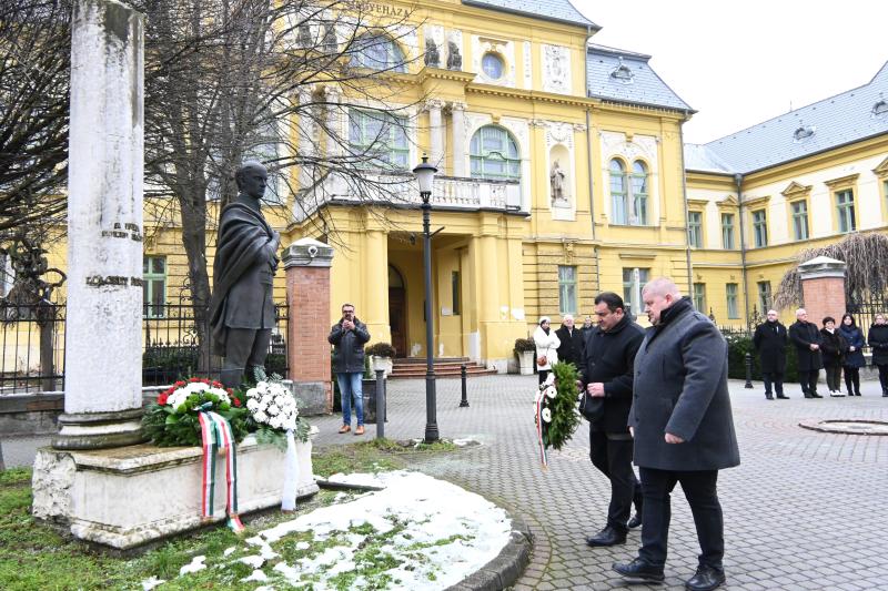 A Magyar Kultúra Napja - koszorúzás a Vármegyeháza bejáratánál