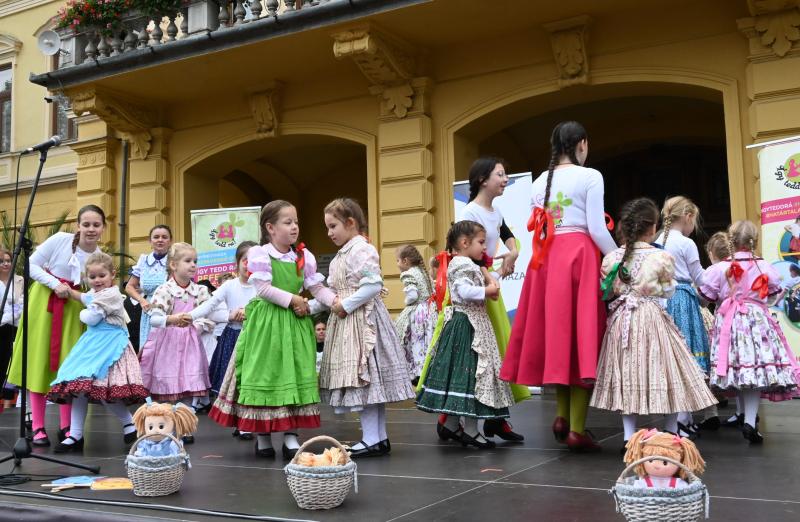 A magyar népi játék napja