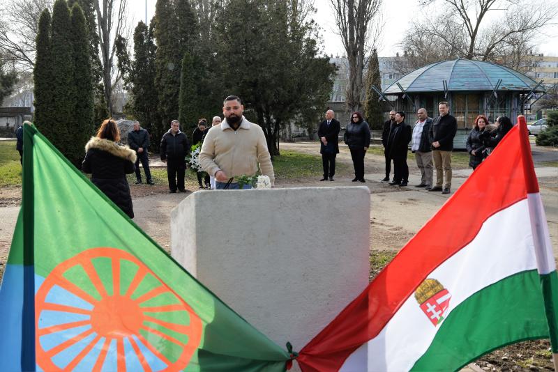 A romák elleni sorozatgyilkosságok áldozataira emlékeztek