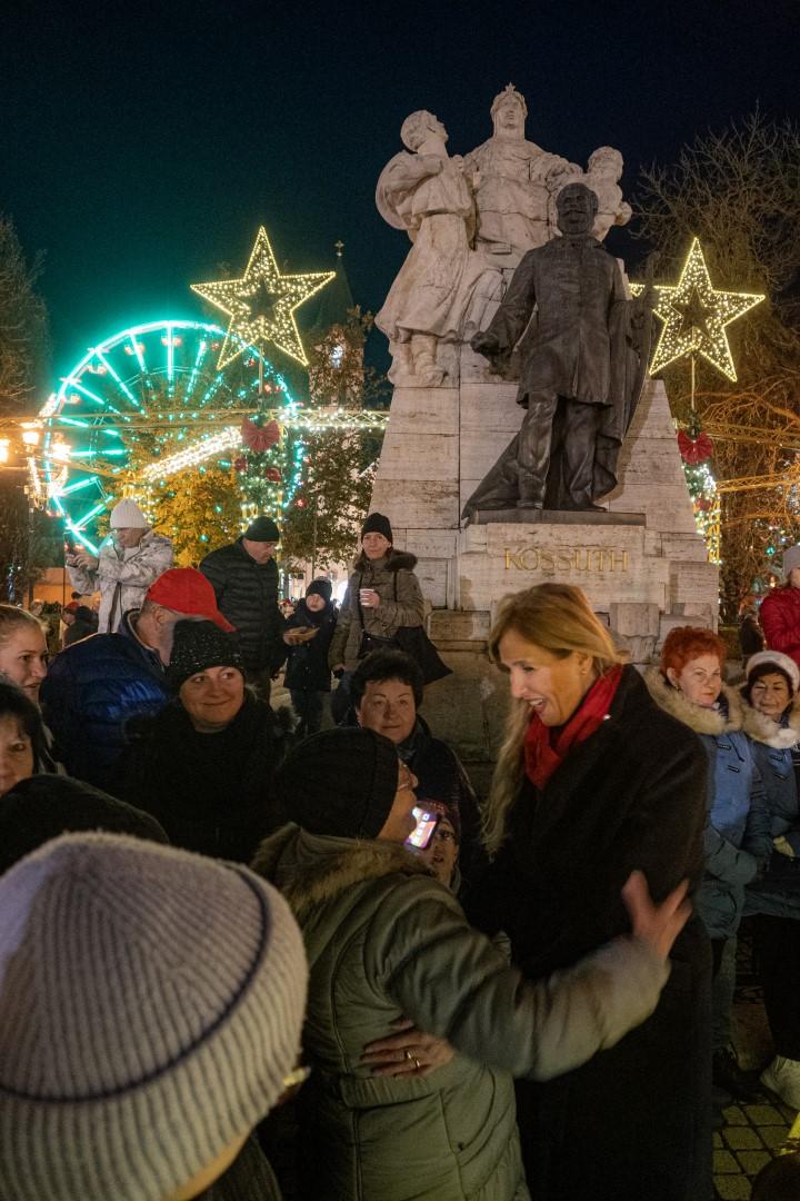 Így gyújtották meg advent második gyertyáját a Kossuth téren!