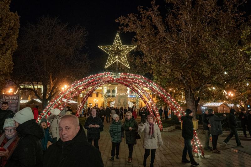 Így gyújtották meg advent második gyertyáját a Kossuth téren!