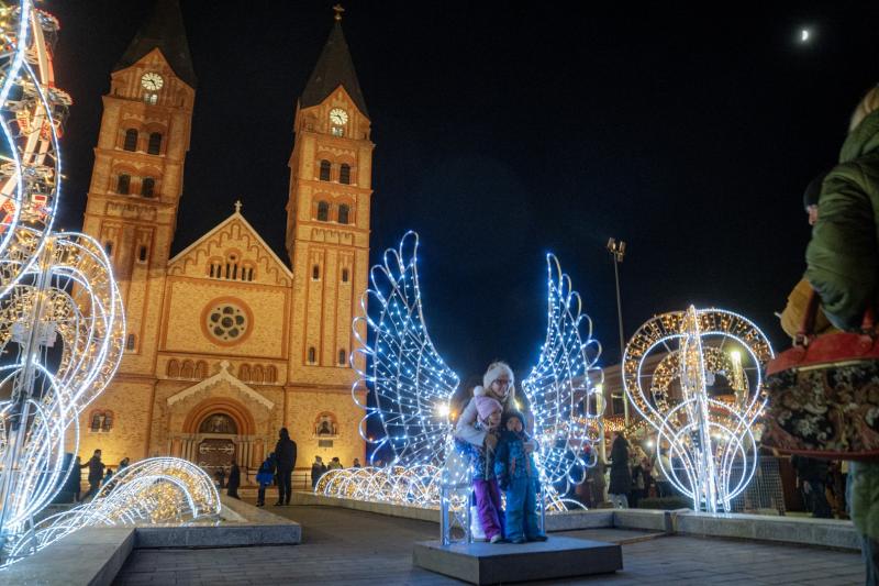 Így gyújtották meg advent második gyertyáját a Kossuth téren!