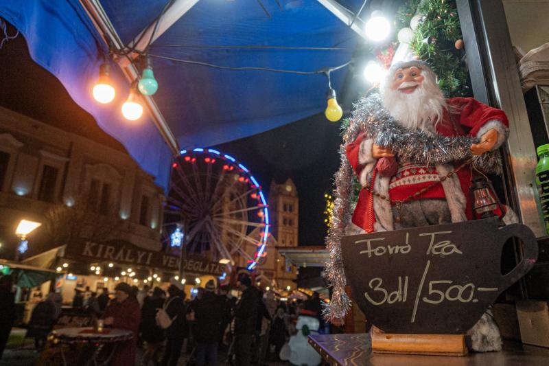 Így gyújtották meg advent második gyertyáját a Kossuth téren!