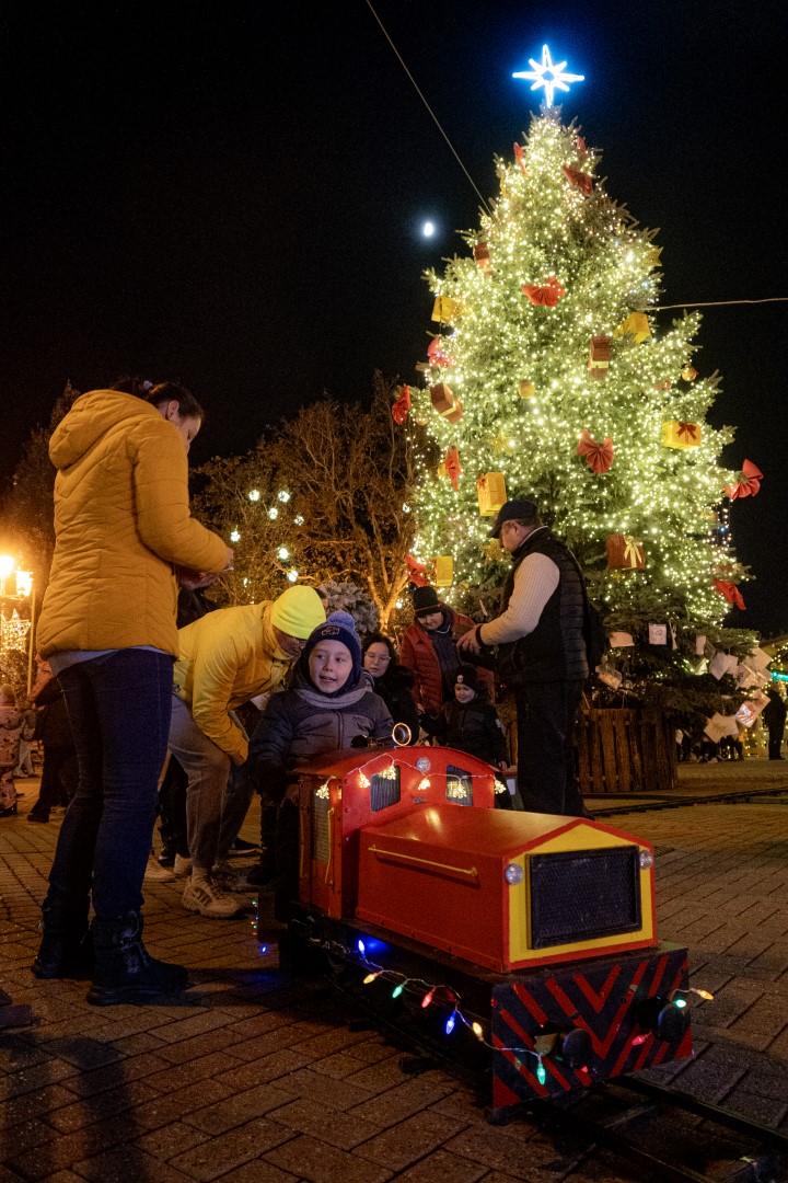 Így gyújtották meg advent második gyertyáját a Kossuth téren!