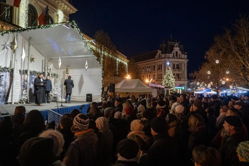 Így gyújtották meg advent második gyertyáját a Kossuth téren!