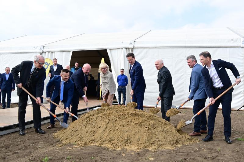 Alapkőletétel - új acélszerkezet-gyártó csarnokot épít az MCE