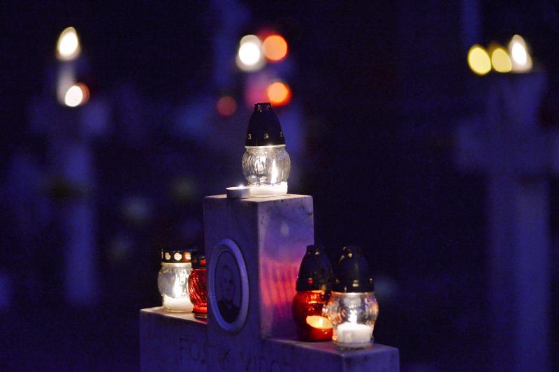 Az emlékezés fényei az Északi temetőben
