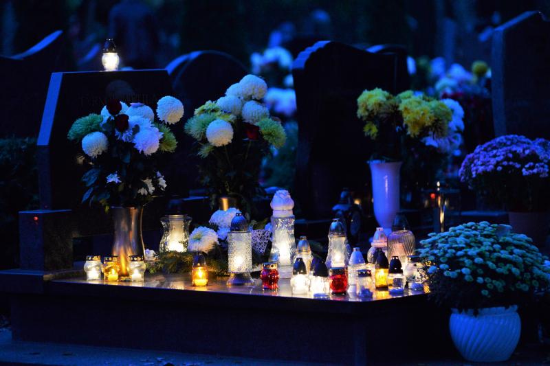 Az emlékezés fényei az Északi temetőben