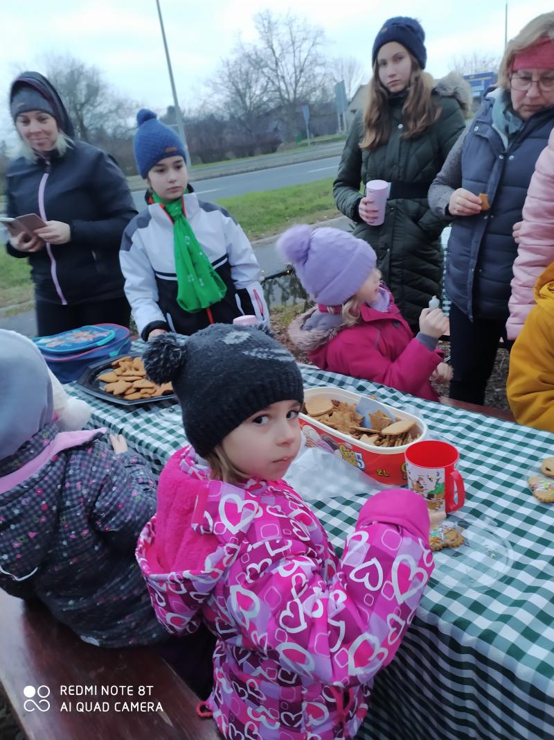 Az orosi adventi koszorún is meggyújtották a harmadik gyertyát a hétvégén