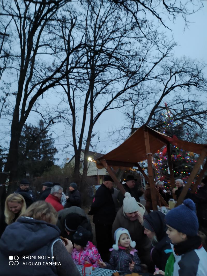 Az orosi adventi koszorún is meggyújtották a harmadik gyertyát a hétvégén