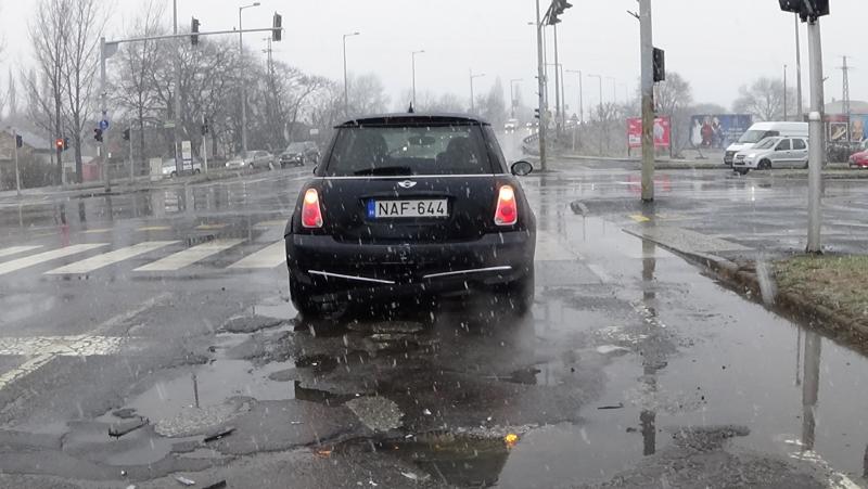 Baleset a Debreceni úton, az okozó elhagyta a helyszínt