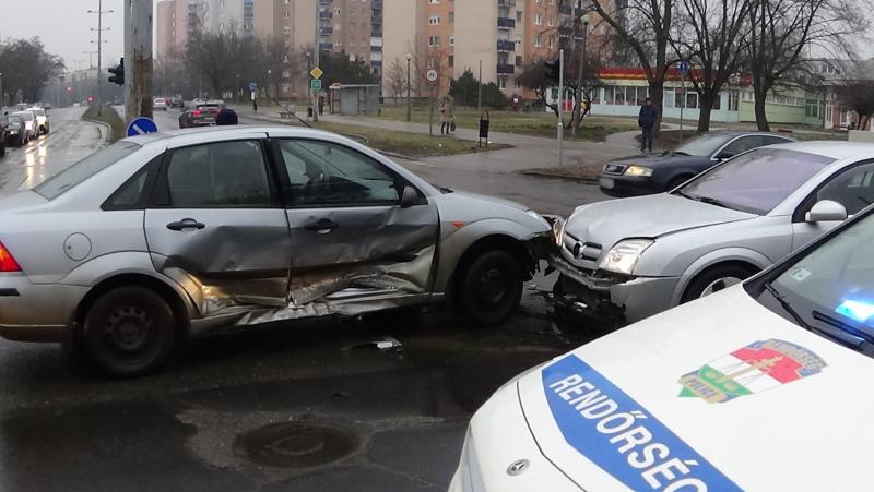 Baleset a Ferenc körút és a Korányi csomópontjában