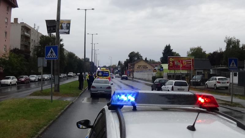 Baleset történt szombat késő délután a Kert utca egyik gyalogos-átkelőhelyénél