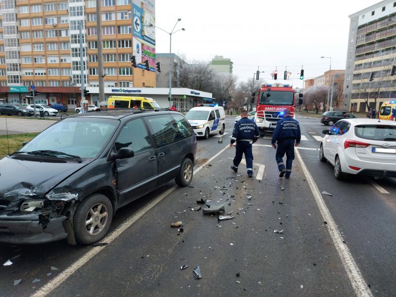 Baleset történt vasárnap délelőtt a Sóstói út - Ferenc krt. kereszteződésben