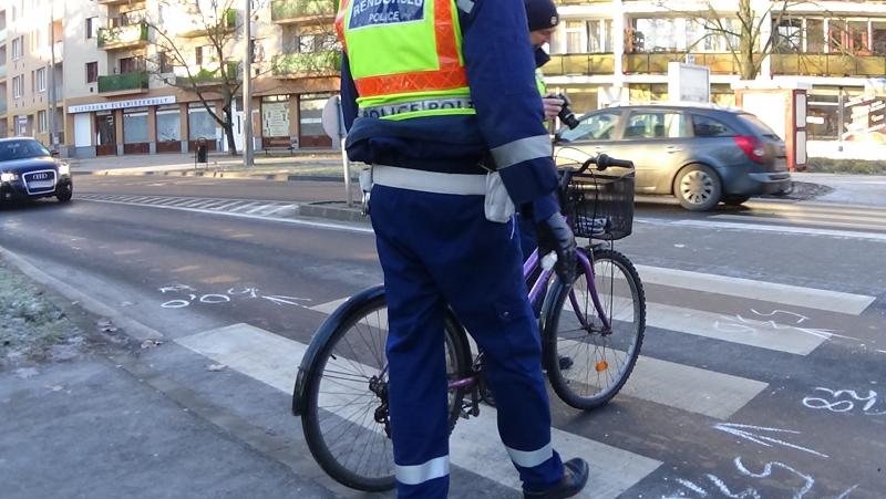 Biciklist gázoltak a a Szarvas és Kígyó utcai körforgalomnál
