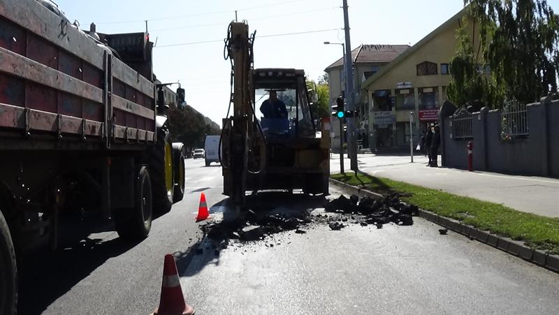 Csőtörés okozott gondozott hétfőn a Vasgyár utcán